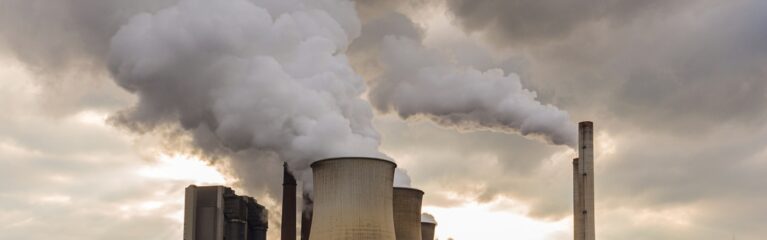 Braunkohlekraftwerk Kampagnenbild für erneuerbare Energie in Bayern