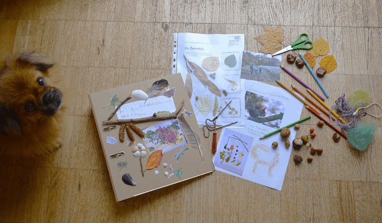 Naturforscherinnenbuch mit Hund